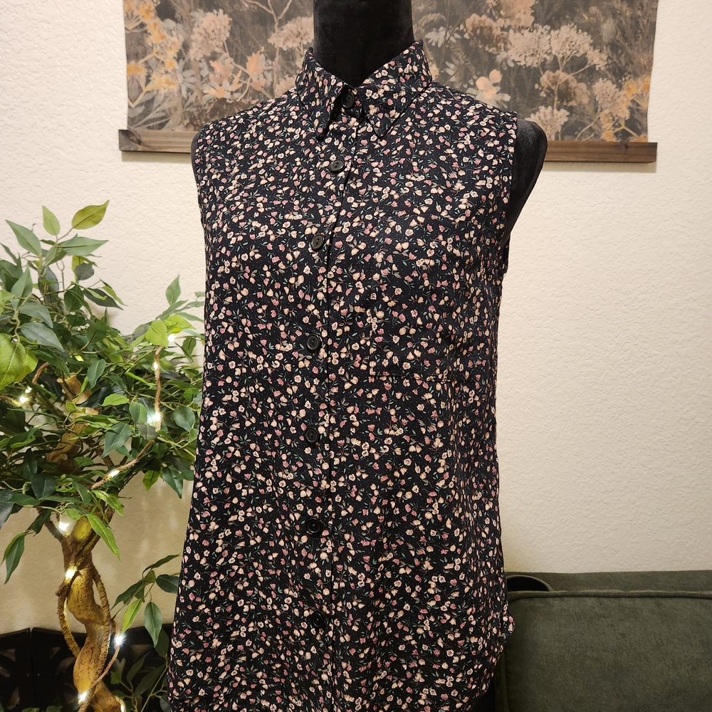 Chic Floral Button Down Sleeveless Top - Black and Pink